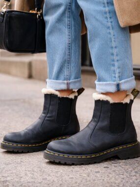 Dr. Martens Leonore Chelsea Boots Black Faux Fur Lined Size 9